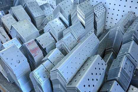 Крепежный анкерный угол KUL-40х100х40 (50 шт/кор)-1,8 мм